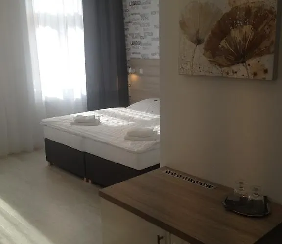 Phoenix ゲストハウス 3*